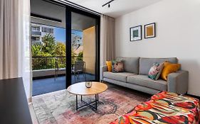 Marvol 101 - Spacious 1 Bedroom Near Beach & Cafes-Secure Parking-Wifi-Generator